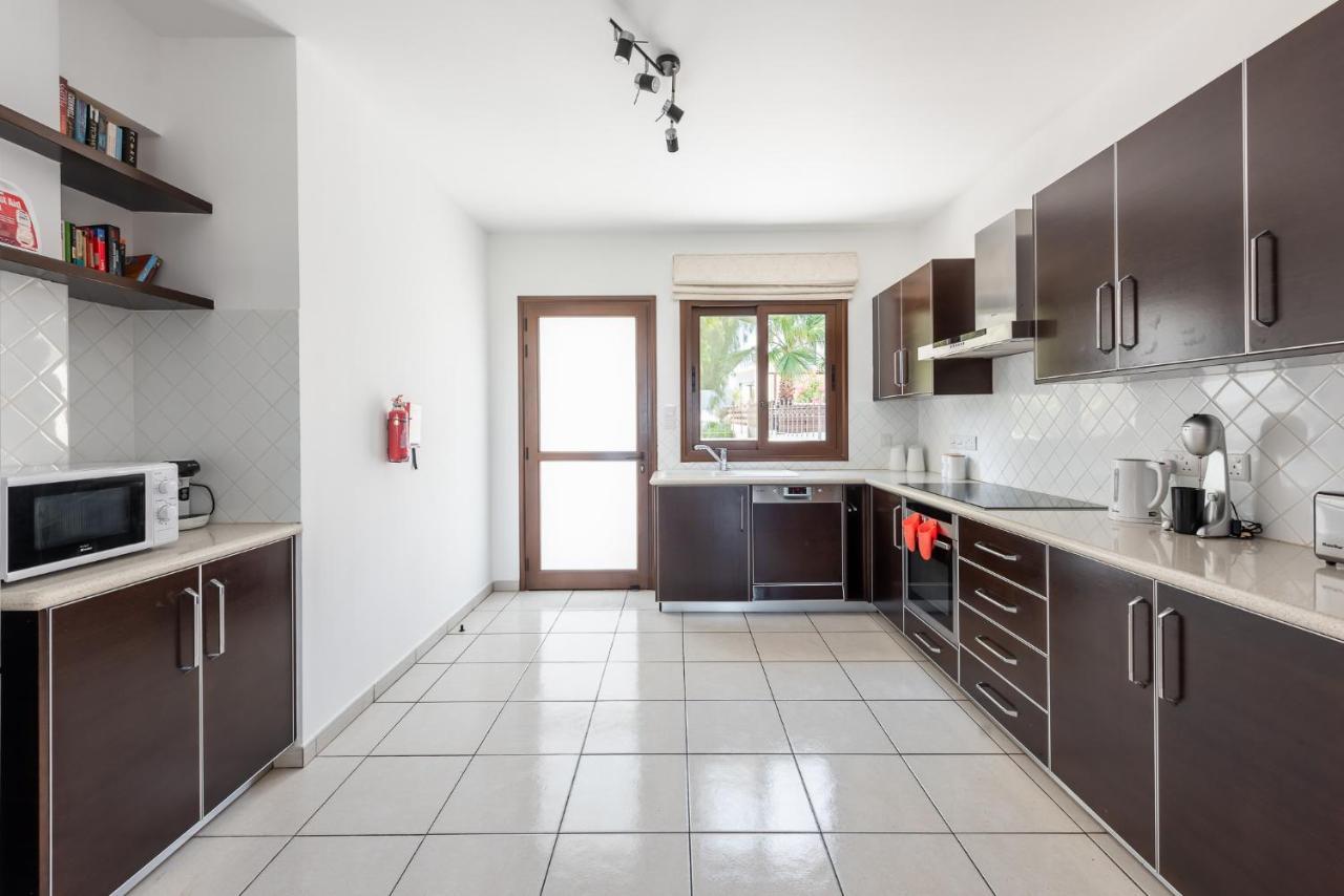 Sea Front Oceanus H3 By Ezoria Villas Agia Napa Exterior foto